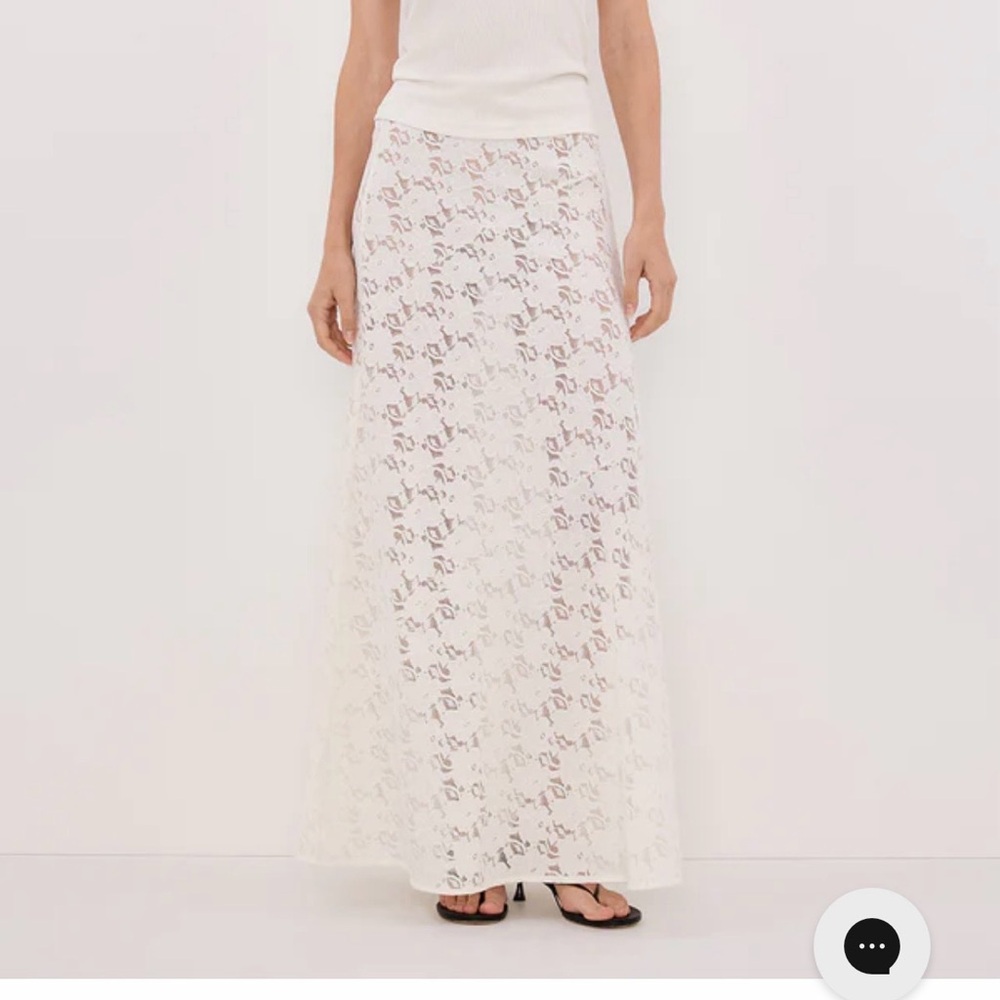 DISSH White Lace Pencil Skirt